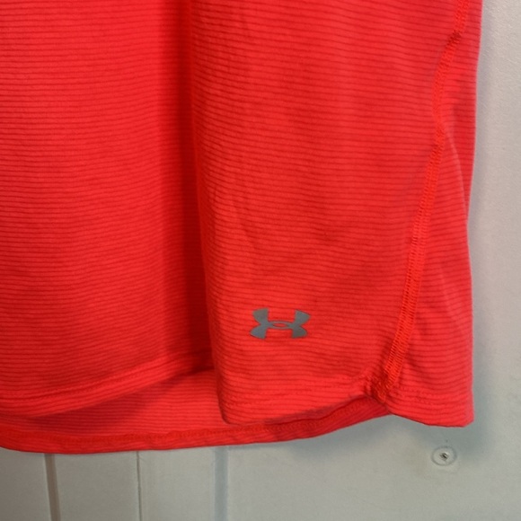 Under armour- Electric melon orange coloured Running shirt - large - Picture 3 of 4
